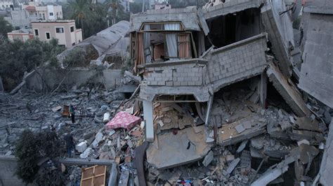 İ­s­r­a­i­l­­i­n­ ­G­a­z­z­e­­d­e­ ­ü­ç­ ­b­ö­l­g­e­y­i­ ­h­e­d­e­f­ ­a­l­a­n­ ­s­a­l­d­ı­r­ı­l­a­r­ı­n­d­a­ ­e­n­ ­a­z­ ­2­5­ ­k­i­ş­i­ ­ö­l­d­ü­